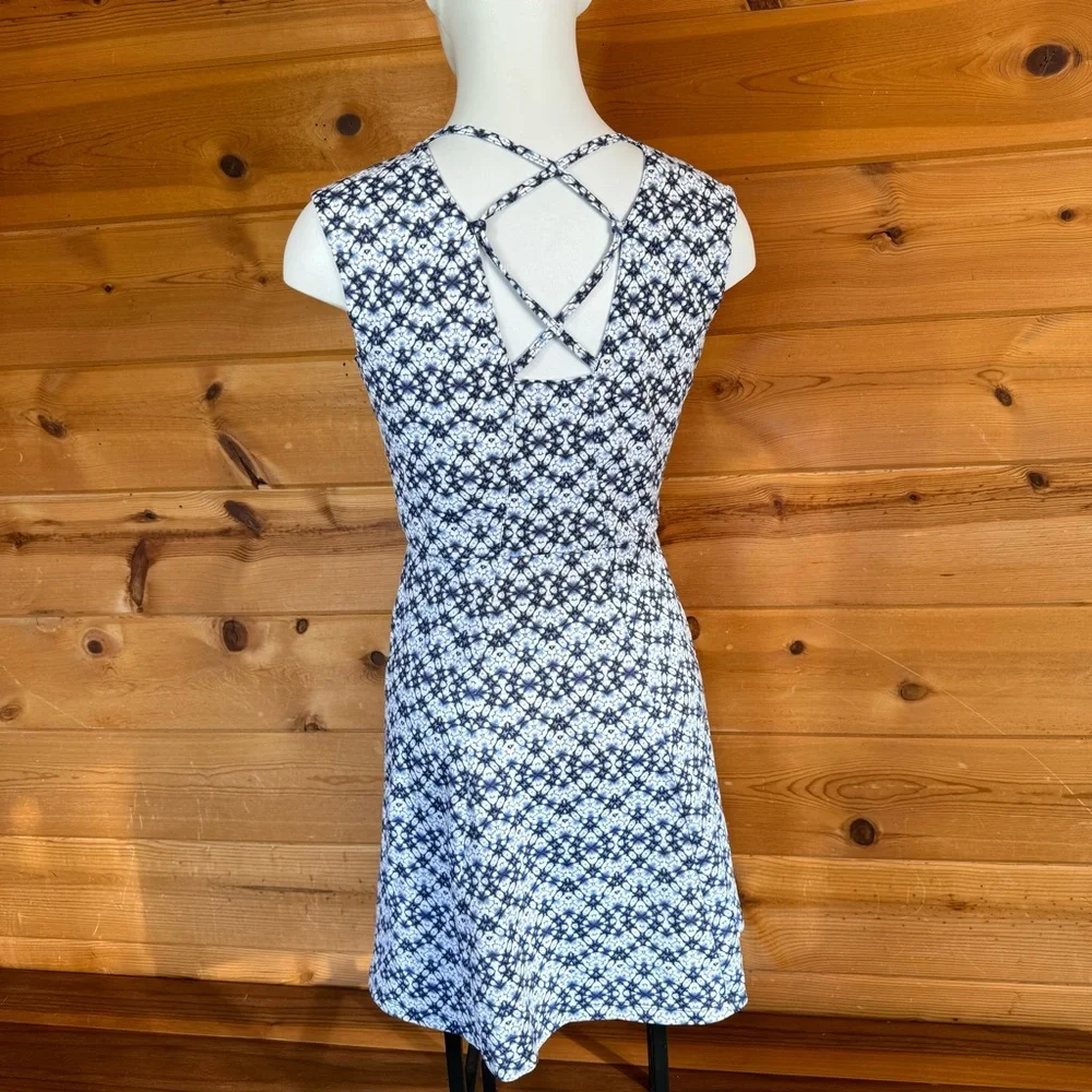 Title Nine Steadfast Dress Tidal Wave blue Strappy cross back XS athletic hiking - Picture 8 of 11